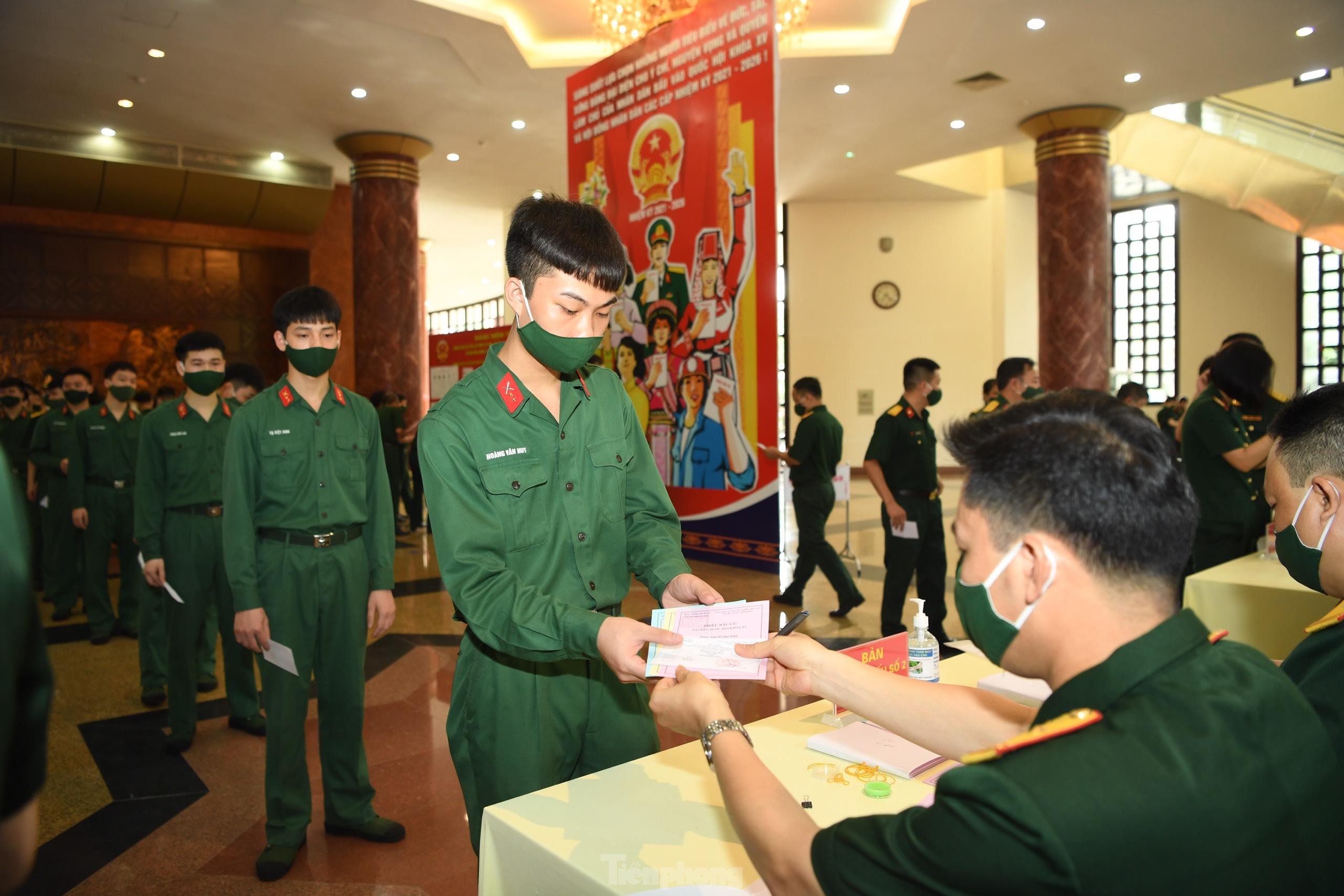 Tướng lĩnh Quân đội cấp cao đi bỏ phiếu bầu cử - 4 Tướng lĩnh Quân đội cấp cao đi bỏ phiếu bầu cử - 4