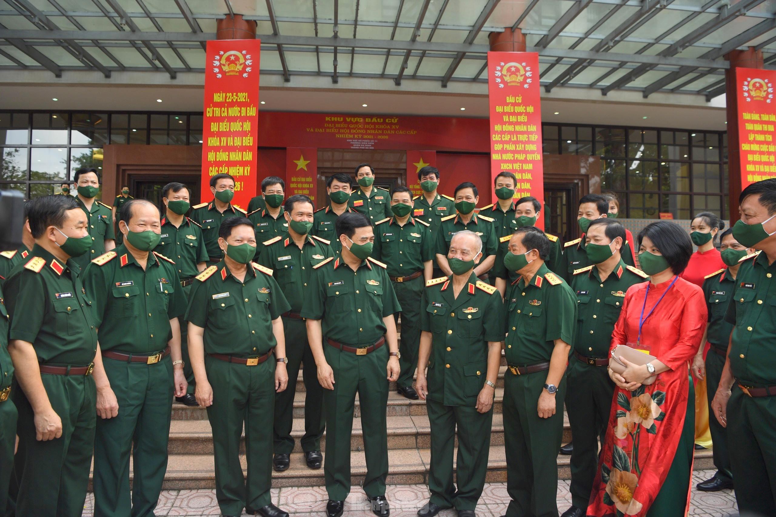 Tướng lĩnh Quân đội cấp cao đi bỏ phiếu bầu cử - 7 Tướng lĩnh Quân đội cấp cao đi bỏ phiếu bầu cử - 7