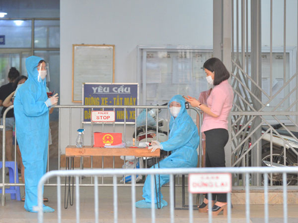 Hà Nội: Phong tỏa tòa nhà công ty T&T và tòa H2 khu đô thị Việt Hưng liên quan 4 ca nghi mắc Covid-19 - 1 Hà Nội: Phong tỏa tòa nhà công ty T&T và tòa H2 khu đô thị Việt Hưng liên quan 4 ca nghi mắc Covid-19 - 1