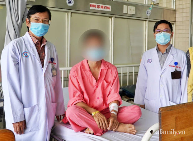 Vợ dùng kéo cắt đứt lìa dương vật của chồng lúc đang ngủ say rồi tự tay đưa đi cấp cứu - 3 Vợ dùng kéo cắt đứt lìa dương vật của chồng lúc đang ngủ say rồi tự tay đưa đi cấp cứu - 3