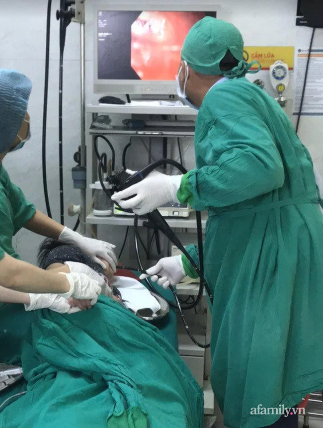 Bắt chước ảo thuật gia, bé trai 8 tuổi nuốt đồng xu rồi mắc nghẹn nguy kịch - 1 Bắt chước ảo thuật gia, bé trai 8 tuổi nuốt đồng xu rồi mắc nghẹn nguy kịch - 1