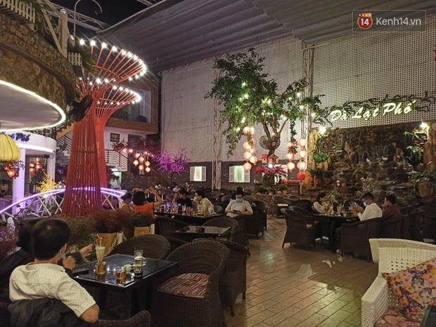 3 quán cafe ở Sài Gòn bị xử phạt 60 triệu đồng vì nhận hàng chục khách ngồi tại chỗ - 2 3 quán cafe ở Sài Gòn bị xử phạt 60 triệu đồng vì nhận hàng chục khách ngồi tại chỗ - 2