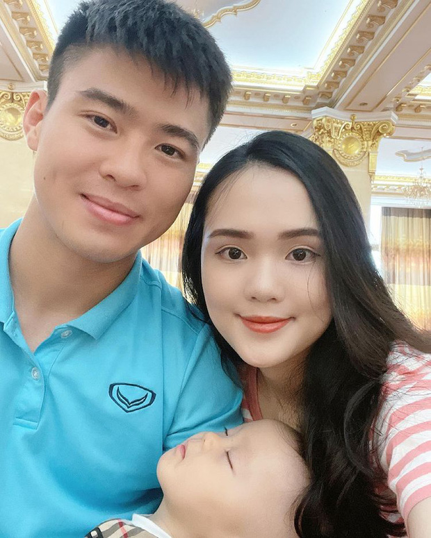 Quỳnh Anh kể khoảnh khắc cảm động trước giờ tạm biệt Duy Mạnh: Con trai đập cửa xe đòi ra với bố, Duy Mạnh chạy theo để bế con - 2 Quỳnh Anh kể khoảnh khắc cảm động trước giờ tạm biệt Duy Mạnh: Con trai đập cửa xe đòi ra với bố, Duy Mạnh chạy theo để bế con - 2