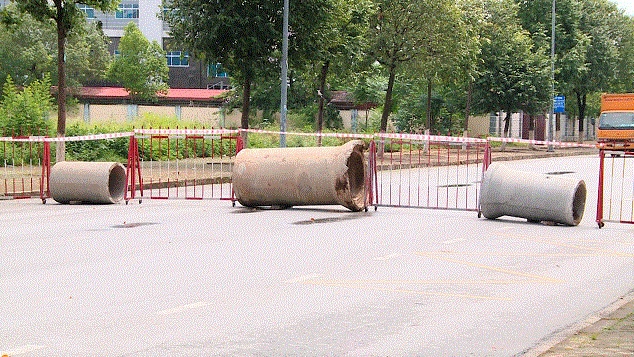TP Bắc Ninh xếp gạch, bê tông, dàn hàng ô tô, lập hơn 100 chốt kiểm soát dịch Covid-19 TP Bắc Ninh xếp gạch, bê tông, dàn hàng ô tô, lập hơn 100 chốt kiểm soát dịch Covid-19