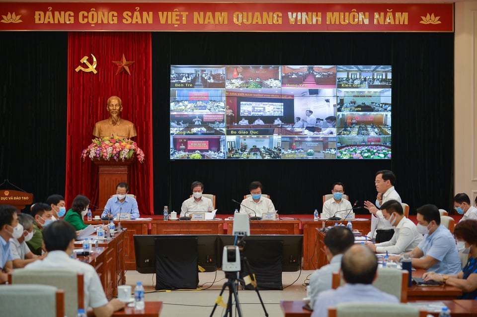 18 học sinh lớp 12 là F0, 394 thí sinh thi tốt nghiệp THPT năm 2021 là F1 - 1 18 học sinh lớp 12 là F0, 394 thí sinh thi tốt nghiệp THPT năm 2021 là F1 - 1