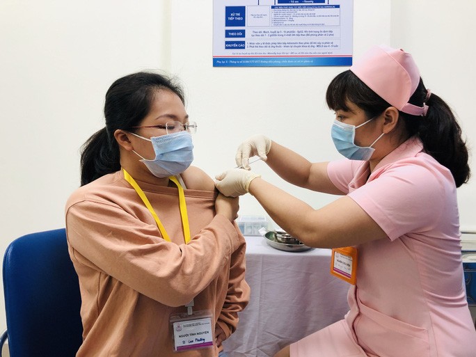 Việt Nam nhận thêm 5 triệu liều vắc-xin Covid-19 của AstraZeneca và Pfizer - 1 Việt Nam nhận thêm 5 triệu liều vắc-xin Covid-19 của AstraZeneca và Pfizer - 1