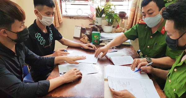 Hai thanh, thiếu niên trèo tường vào khu cách ly tập trung thăm bạn gái Hai thanh, thiếu niên trèo tường vào khu cách ly tập trung thăm bạn gái
