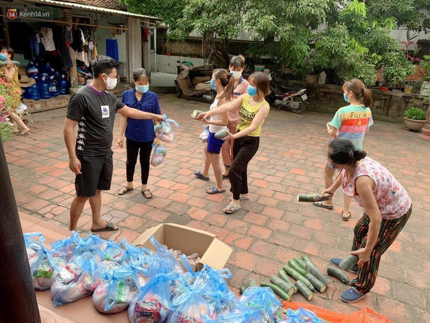 Công nhân Bắc Giang 'không kịp trở tay' vì phải cách ly: 'Chúng tôi chỉ biết cố gắng nhưng thực sự thương các chị đang mang bầu hơn...' - 3 Công nhân Bắc Giang 'không kịp trở tay' vì phải cách ly: 'Chúng tôi chỉ biết cố gắng nhưng thực sự thương các chị đang mang bầu hơn...' - 3