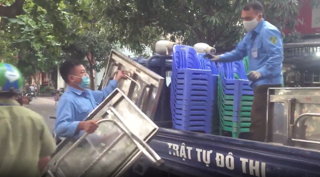 Video cả trăm khách nhậu chạy tán loạn khi thấy công an đến kiểm tra phòng dịch Covid-19 - 2 Video cả trăm khách nhậu chạy tán loạn khi thấy công an đến kiểm tra phòng dịch Covid-19 - 2