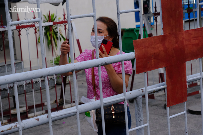 Phong tỏa Bệnh viện Quân dân y miền Đông vì ca nghi nhiễm COVID-19, người thân tiếp tế đồ ăn, quần áo trong lo lắng - 2 Phong tỏa Bệnh viện Quân dân y miền Đông vì ca nghi nhiễm COVID-19, người thân tiếp tế đồ ăn, quần áo trong lo lắng - 2