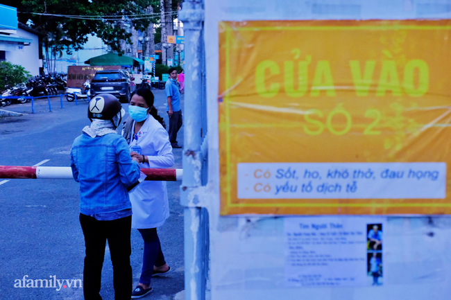 Phong tỏa Bệnh viện Quân dân y miền Đông vì ca nghi nhiễm COVID-19, người thân tiếp tế đồ ăn, quần áo trong lo lắng - 9 Phong tỏa Bệnh viện Quân dân y miền Đông vì ca nghi nhiễm COVID-19, người thân tiếp tế đồ ăn, quần áo trong lo lắng - 9