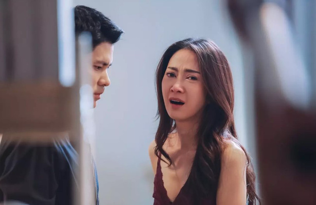 Đêm tân hôn, vừa trèo lên người chồng định âu yếm, tôi hét thất thanh khi phát hiện cặp mắt sắc lẹm trong tủ quần áo Đêm tân hôn, vừa trèo lên người chồng định âu yếm, tôi hét thất thanh khi phát hiện cặp mắt sắc lẹm trong tủ quần áo