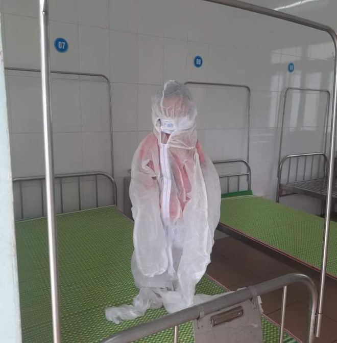 Thương lắm những em bé phải xa bố mẹ đi cách ly tập trung: Tự ăn cơm, chơi một mình và không quấy khóc - 5 Thương lắm những em bé phải xa bố mẹ đi cách ly tập trung: Tự ăn cơm, chơi một mình và không quấy khóc - 5