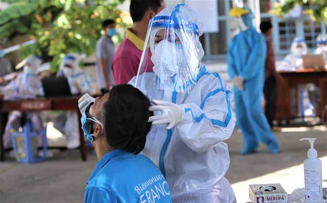 Thanh niên trần tình lý do bỏ chạy khỏi BV khi lấy mẫu xét nghiệm Covid-19 trong đêm Thanh niên trần tình lý do bỏ chạy khỏi BV khi lấy mẫu xét nghiệm Covid-19 trong đêm