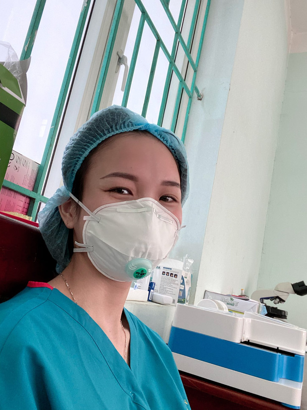 Tâm sự của nữ bác sĩ có con khóc đòi bế khi thấy mẹ trên ti vi: Dù hứa với con 'ngoan, mấy hôm nữa mẹ về', nhưng đó là nói dối - 1 Tâm sự của nữ bác sĩ có con khóc đòi bế khi thấy mẹ trên ti vi: Dù hứa với con 'ngoan, mấy hôm nữa mẹ về', nhưng đó là nói dối - 1