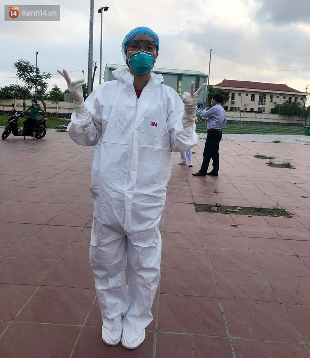 Nước mắt nữ bác sĩ tại tâm dịch Bắc Giang khi nghe giọng con gái 3 tuổi qua điện thoại: 'Mẹ bắt hết con Covid rồi về với con...' Nước mắt nữ bác sĩ tại tâm dịch Bắc Giang khi nghe giọng con gái 3 tuổi qua điện thoại: 'Mẹ bắt hết con Covid rồi về với con...'
