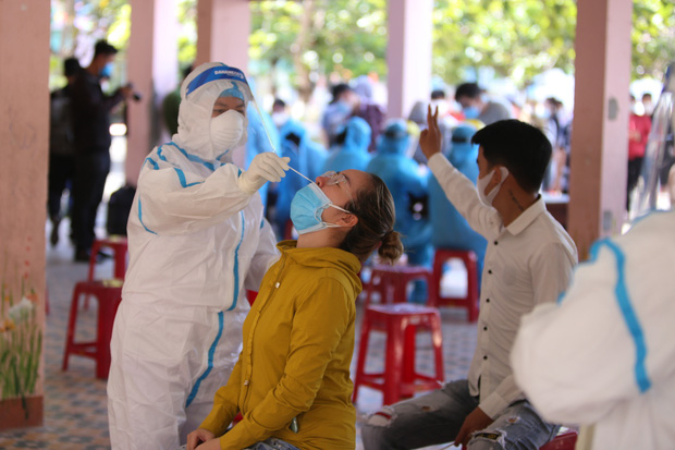 Nữ công nhân ở Đà Nẵng mắc Covid-19 sau 15 ngày cách ly và 4 lần xét nghiệm Nữ công nhân ở Đà Nẵng mắc Covid-19 sau 15 ngày cách ly và 4 lần xét nghiệm