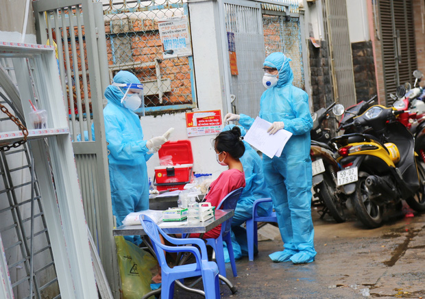 NÓNG: TP.HCM thêm 51 ca dương tính SARS-CoV-2, tổng cộng 200 ca bệnh chỉ sau 5 ngày NÓNG: TP.HCM thêm 51 ca dương tính SARS-CoV-2, tổng cộng 200 ca bệnh chỉ sau 5 ngày
