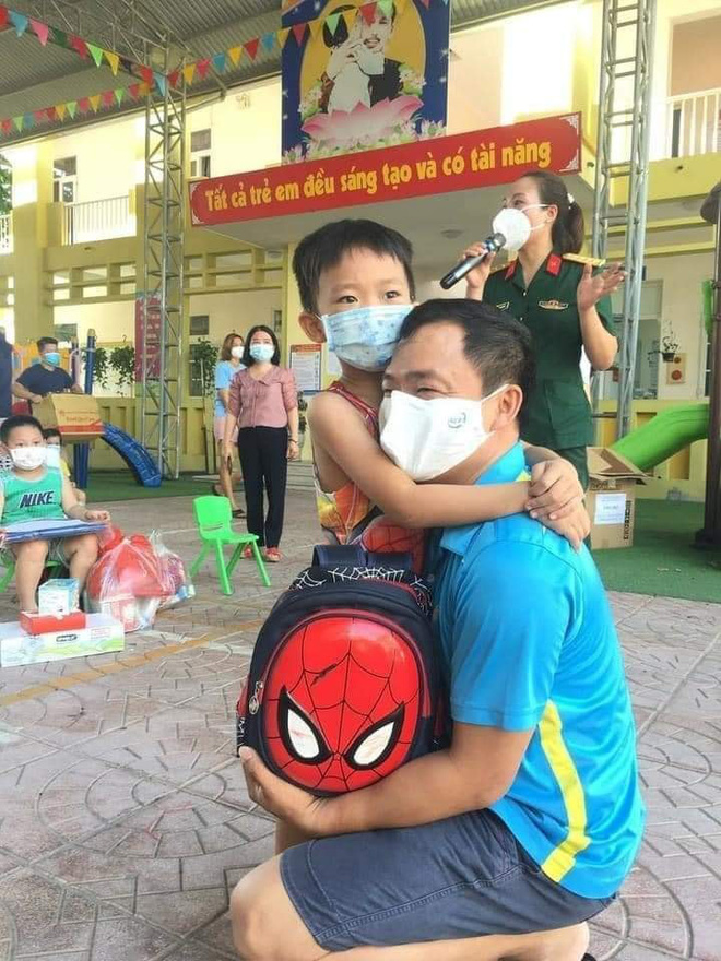 Cô giáo mầm non ở Bắc Giang tình nguyện đi cách ly cùng học sinh: Nửa đêm tỉnh giấc, các con ôm cô sụt sùi 'Cô ơi, mẹ của con đâu?' - 17 Cô giáo mầm non ở Bắc Giang tình nguyện đi cách ly cùng học sinh: Nửa đêm tỉnh giấc, các con ôm cô sụt sùi 'Cô ơi, mẹ của con đâu?' - 17