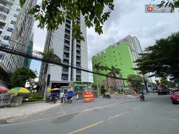 Khoanh vùng, cách ly y tế chung cư Bcons ở làng Đại học Quốc gia TP.HCM vì liên quan đến Covid-19 Khoanh vùng, cách ly y tế chung cư Bcons ở làng Đại học Quốc gia TP.HCM vì liên quan đến Covid-19