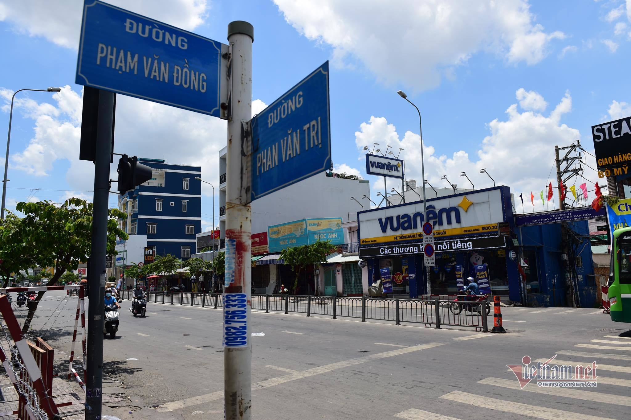 Quận Gò Vấp tạm thời cho người dân qua lại bình thường - 3 Quận Gò Vấp tạm thời cho người dân qua lại bình thường - 3