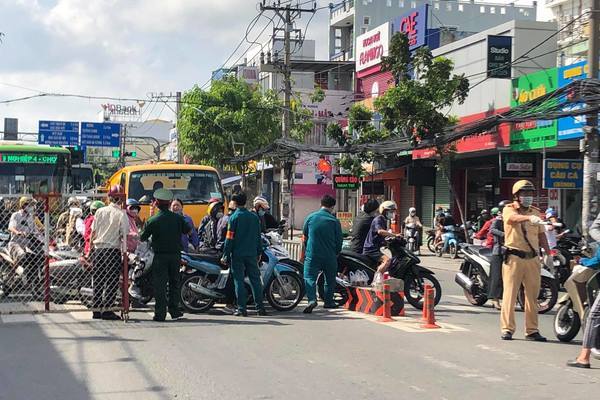 Quận Gò Vấp tạm thời cho người dân qua lại bình thường - 1 Quận Gò Vấp tạm thời cho người dân qua lại bình thường - 1