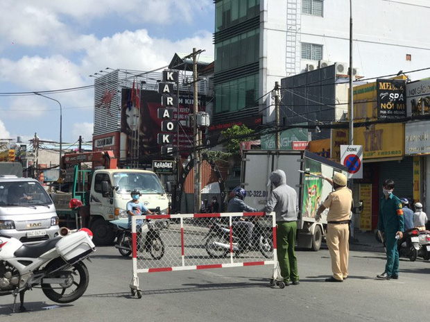 Chủ tịch UBND quận Gò Vấp: Từ 1-6, người dân đi qua Gò Vấp phải trình giấy tờ tùy thân Chủ tịch UBND quận Gò Vấp: Từ 1-6, người dân đi qua Gò Vấp phải trình giấy tờ tùy thân