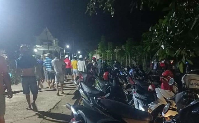Thiếu nữ 17 tuổi nghi nhảy cầu tự tử sau khi mượn xe máy của mẹ đi công việc Thiếu nữ 17 tuổi nghi nhảy cầu tự tử sau khi mượn xe máy của mẹ đi công việc