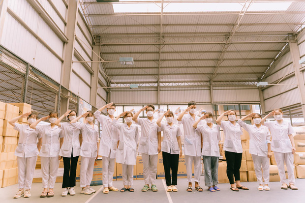 Nam sinh 20 tuổi ngất xỉu khi lấy mẫu xét nghiệm trong thời tiết 40 độ ở Bắc Giang: 'Mình ngồi xuống định nghỉ một lúc thì sau đó không biết gì nữa...' - 1 Nam sinh 20 tuổi ngất xỉu khi lấy mẫu xét nghiệm trong thời tiết 40 độ ở Bắc Giang: 'Mình ngồi xuống định nghỉ một lúc thì sau đó không biết gì nữa...' - 1