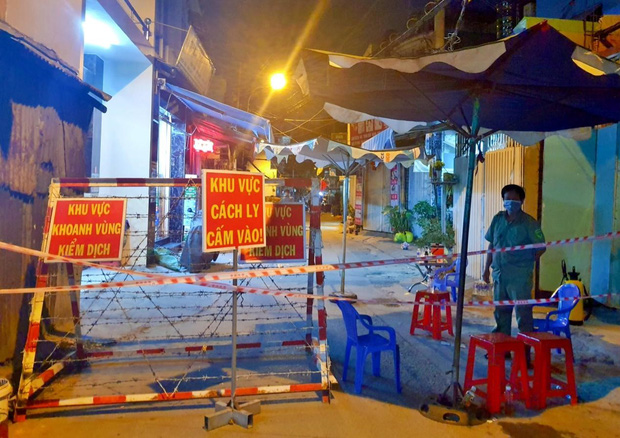 TP.HCM: Phong toả tạm thời hẻm chợ quận 8, lấy mẫu xét nghiệm cho 900 người dân quanh khu vực vì ca nghi mắc Covid-19 - 5 TP.HCM: Phong toả tạm thời hẻm chợ quận 8, lấy mẫu xét nghiệm cho 900 người dân quanh khu vực vì ca nghi mắc Covid-19 - 5