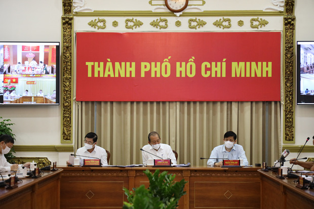 TP.HCM có 4 chuỗi lây nhiễm với 219 ca dương tính, những ngày tới có thể xuất hiện thêm các ổ dịch khác TP.HCM có 4 chuỗi lây nhiễm với 219 ca dương tính, những ngày tới có thể xuất hiện thêm các ổ dịch khác