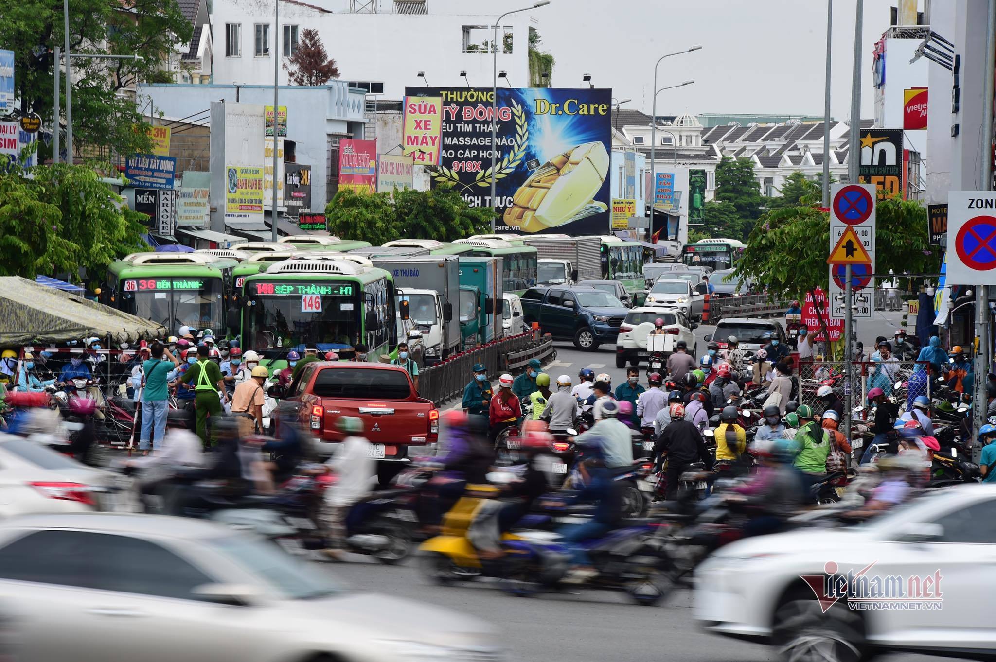 Gò Vấp đang là vùng dịch nguy hiểm, Chủ tịch quận kêu gọi hạn chế ra vào Gò Vấp đang là vùng dịch nguy hiểm, Chủ tịch quận kêu gọi hạn chế ra vào