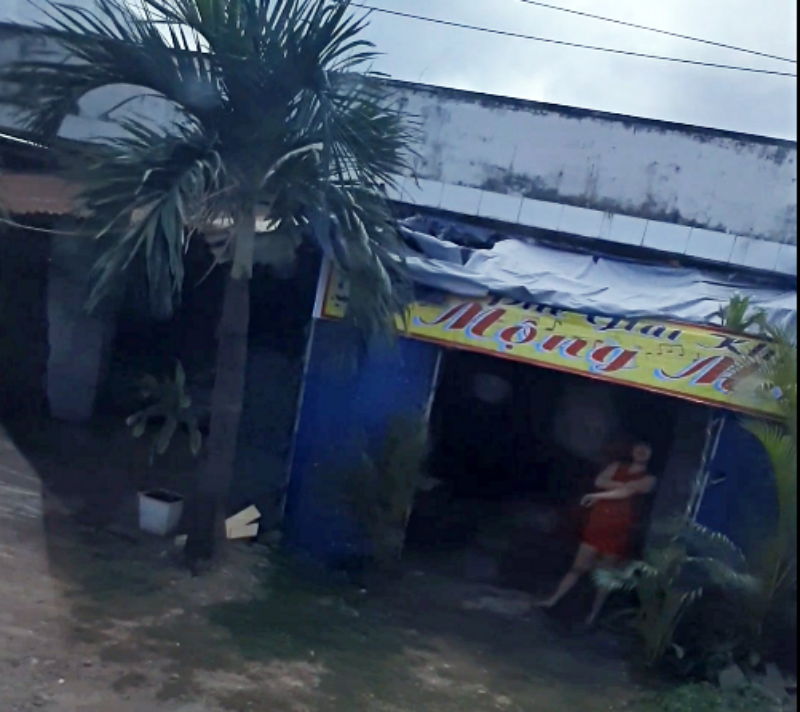 Xuất ngoại 'bán hoa', cô gái chạy trốn tình yêu nơi xứ người - 3 Xuất ngoại 'bán hoa', cô gái chạy trốn tình yêu nơi xứ người - 3