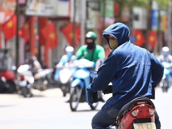 Nắng nóng đặc biệt gay gắt, tới 40 độ C, có thể kéo dài đến cuối tuần Nắng nóng đặc biệt gay gắt, tới 40 độ C, có thể kéo dài đến cuối tuần