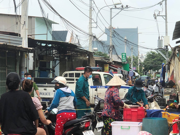 Điểm bất thường trong vụ cháy cửa hàng hoa ở TP Thủ Đức khiến đôi vợ chồng nguy kịch Điểm bất thường trong vụ cháy cửa hàng hoa ở TP Thủ Đức khiến đôi vợ chồng nguy kịch