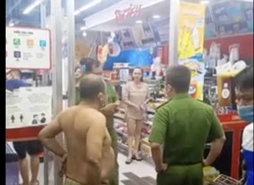 Xử phạt người phụ nữ không đeo khẩu trang, quát công an: Có bị bệnh đâu mà bắt đeo? Xử phạt người phụ nữ không đeo khẩu trang, quát công an: Có bị bệnh đâu mà bắt đeo?