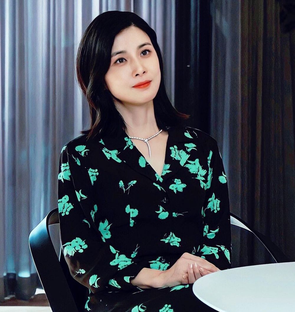 Lee Bo Young từng để tóc bob đuôi vểnh nhưng kém sang xịn hơn hẳn trong 'Mine' vì 2 lỗi - 12 Lee Bo Young từng để tóc bob đuôi vểnh nhưng kém sang xịn hơn hẳn trong 'Mine' vì 2 lỗi - 12