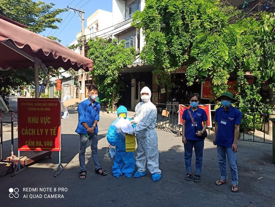 Bé trai 7 tuổi 'đánh bại' COVID-19 bằng hành trình 'độc mã' đầy dũng cảm từ lúc đi cách ly cho tới khi về nhà khiến người lớn cũng phải cảm phục Bé trai 7 tuổi 'đánh bại' COVID-19 bằng hành trình 'độc mã' đầy dũng cảm từ lúc đi cách ly cho tới khi về nhà khiến người lớn cũng phải cảm phục