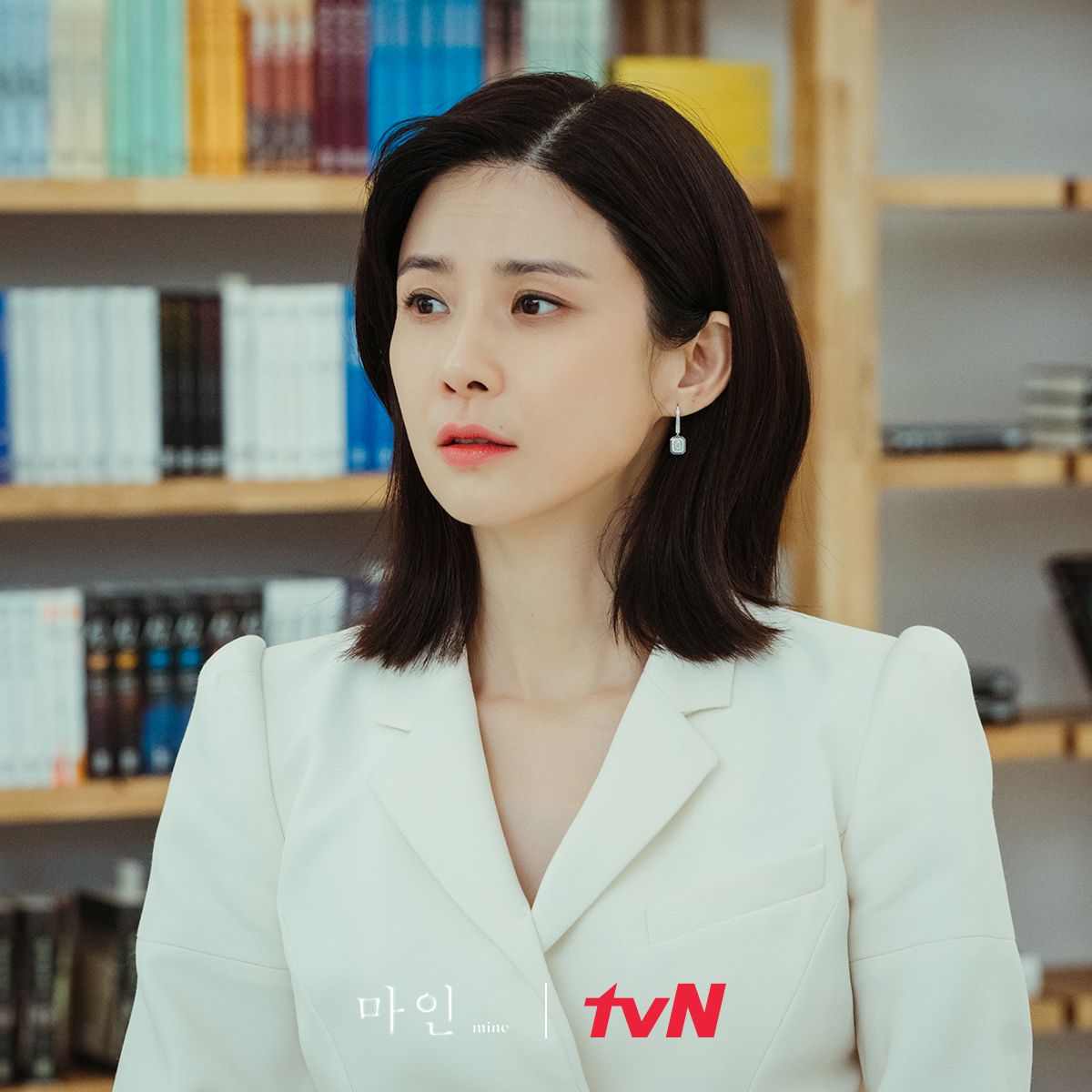 Lee Bo Young từng để tóc bob đuôi vểnh nhưng kém sang xịn hơn hẳn trong 'Mine' vì 2 lỗi - 10 Lee Bo Young từng để tóc bob đuôi vểnh nhưng kém sang xịn hơn hẳn trong 'Mine' vì 2 lỗi - 10
