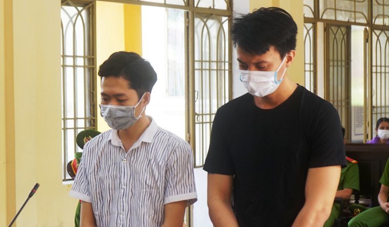Biến lon nước thành quả lựu đạn, hai thanh niên cướp ngân hàng hơn 200 triệu lĩnh án tù - 1 Biến lon nước thành quả lựu đạn, hai thanh niên cướp ngân hàng hơn 200 triệu lĩnh án tù - 1