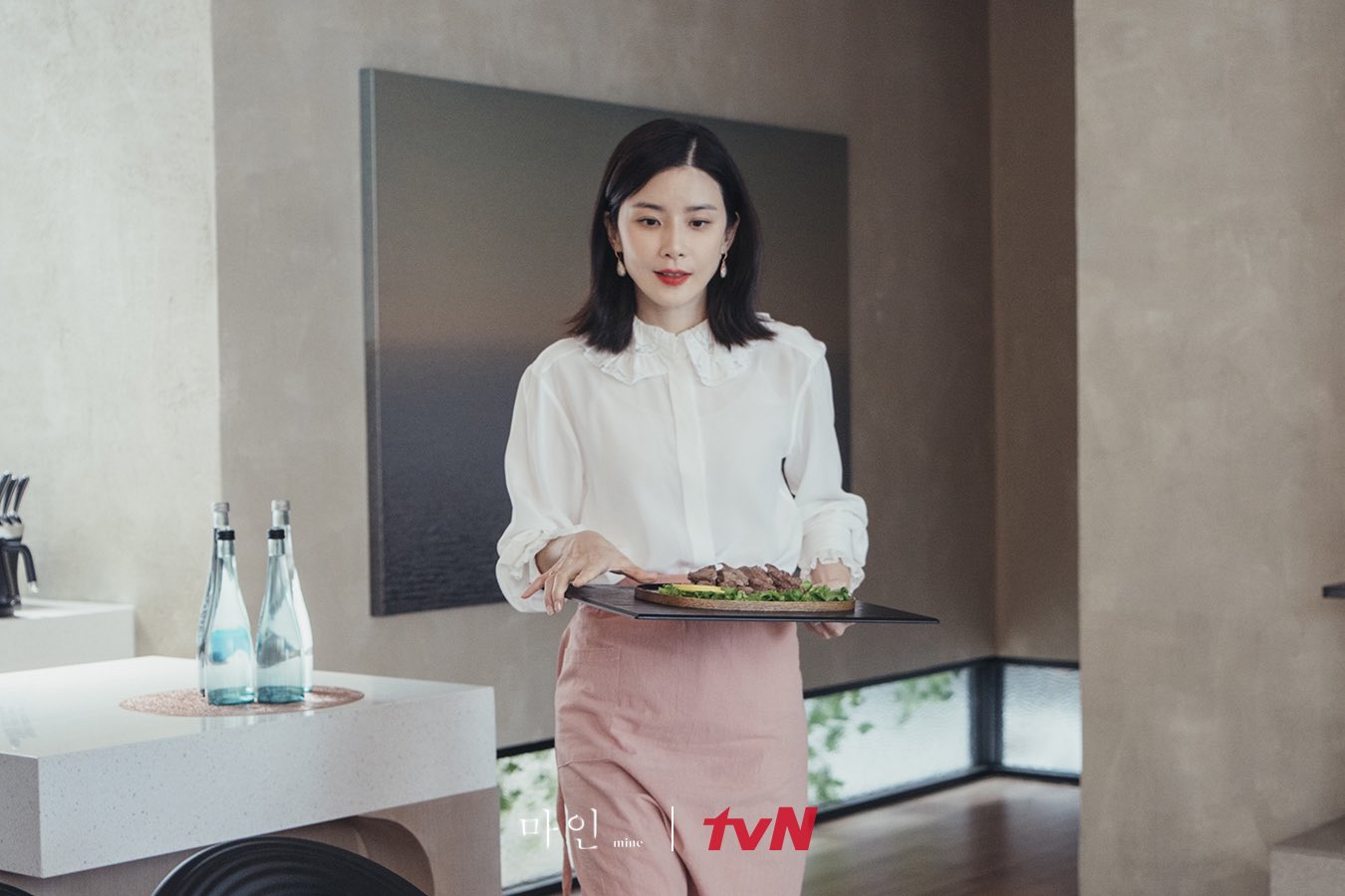 Lee Bo Young từng để tóc bob đuôi vểnh nhưng kém sang xịn hơn hẳn trong 'Mine' vì 2 lỗi - 11 Lee Bo Young từng để tóc bob đuôi vểnh nhưng kém sang xịn hơn hẳn trong 'Mine' vì 2 lỗi - 11