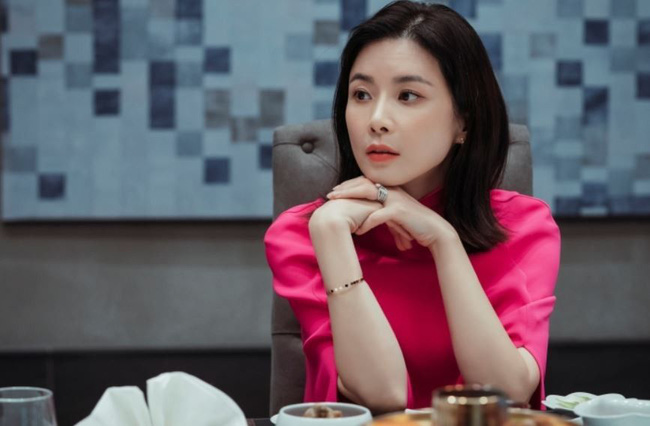 Lee Bo Young từng để tóc bob đuôi vểnh nhưng kém sang xịn hơn hẳn trong 'Mine' vì 2 lỗi Lee Bo Young từng để tóc bob đuôi vểnh nhưng kém sang xịn hơn hẳn trong 'Mine' vì 2 lỗi