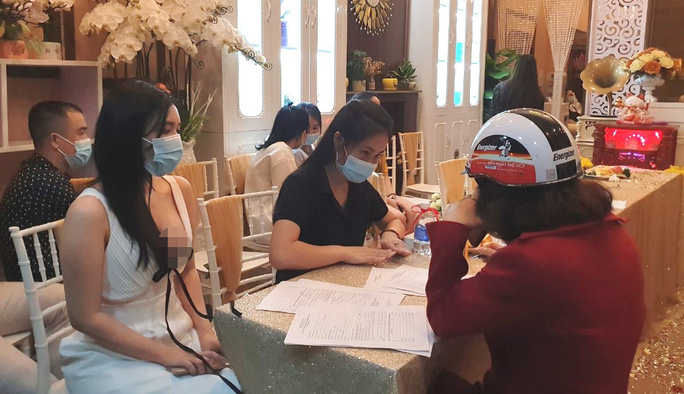 Thu hồi giấy phép và dừng hoạt động thẩm mỹ viện vi phạm về phòng chống dịch Covid-19 - 2 Thu hồi giấy phép và dừng hoạt động thẩm mỹ viện vi phạm về phòng chống dịch Covid-19 - 2