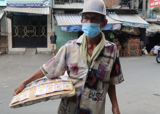 TP.HCM: Người bán vé số, xe ôm, trẻ em cách ly sẽ được hỗ trợ do ảnh hưởng Covid-19 TP.HCM: Người bán vé số, xe ôm, trẻ em cách ly sẽ được hỗ trợ do ảnh hưởng Covid-19