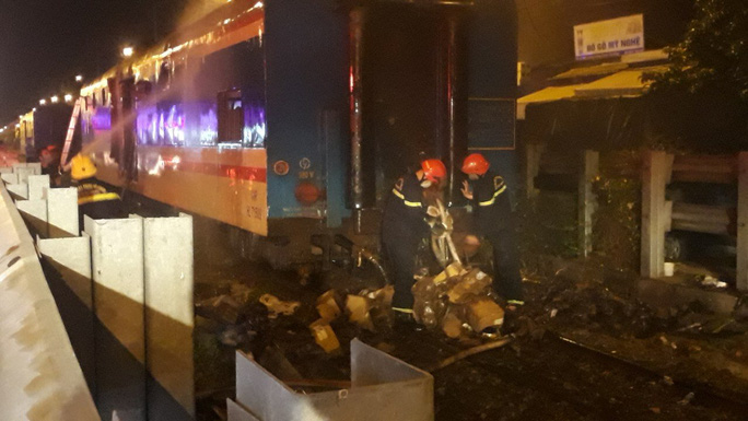 Tàu lửa tuyến Bắc – Nam bất ngờ bốc cháy khi qua địa phận Đà Nẵng - 1 Tàu lửa tuyến Bắc – Nam bất ngờ bốc cháy khi qua địa phận Đà Nẵng - 1