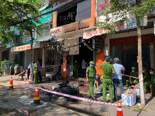 Người cha đau đớn nhận cuộc gọi cầu cứu cuối cùng của con gái trong vụ cháy 4 người tử vong: 'Ba ơi, cháy rồi, qua cứu chúng con với' - 3 Người cha đau đớn nhận cuộc gọi cầu cứu cuối cùng của con gái trong vụ cháy 4 người tử vong: 'Ba ơi, cháy rồi, qua cứu chúng con với' - 3