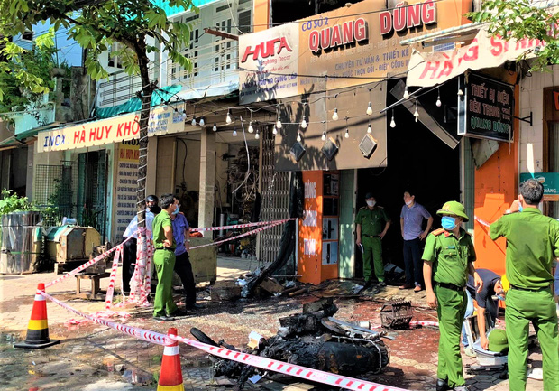Hé lộ nguyên nhân cháy tiệm bán đồ điện khiến người phụ nữ mang thai cùng chồng và 2 con nhỏ chết thảm Hé lộ nguyên nhân cháy tiệm bán đồ điện khiến người phụ nữ mang thai cùng chồng và 2 con nhỏ chết thảm
