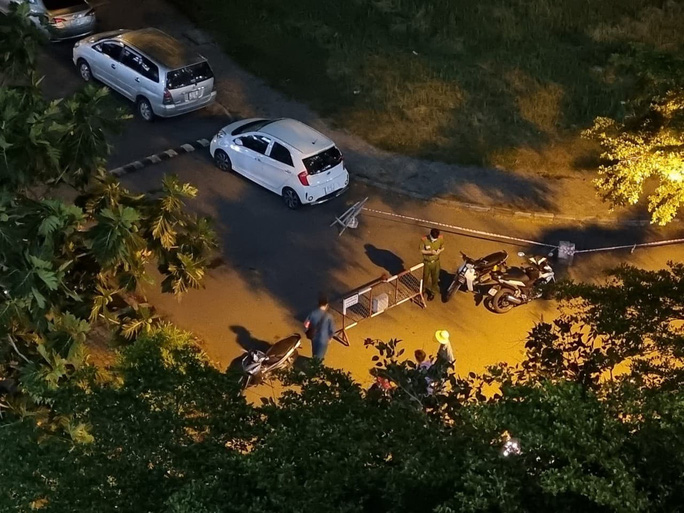 TP HCM: Phong tỏa trong đêm 2 tòa nhà chung cư, xét nghiệm khẩn 1.000 cư dân - 1 TP HCM: Phong tỏa trong đêm 2 tòa nhà chung cư, xét nghiệm khẩn 1.000 cư dân - 1