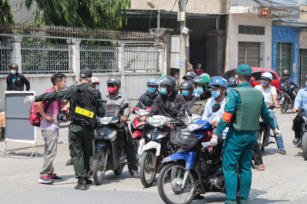 Lo ngại phải cách ly tại nhà 21 ngày khi về Đồng Nai, nhiều người 'quay xe' trở lại TP.HCM để làm việc - 2 Lo ngại phải cách ly tại nhà 21 ngày khi về Đồng Nai, nhiều người 'quay xe' trở lại TP.HCM để làm việc - 2