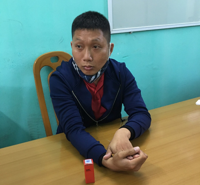 Quảng Ninh: Bắt giữ 2 đối tượng thu 500.000đ/người để đưa qua chốt kiểm soát Covid-19 Quảng Ninh: Bắt giữ 2 đối tượng thu 500.000đ/người để đưa qua chốt kiểm soát Covid-19